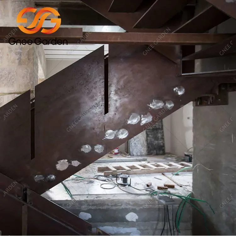 Staighre Cruach Corten Agus Cumhdach Balla