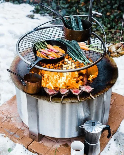 Poll dóiteáin cruach dhosmálta